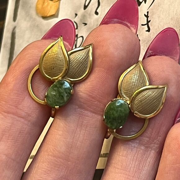 Vintage Delicate Signed 14K Gold Filled Nephrite Jade Stone Leaf Earrings - Picture 4 of 5